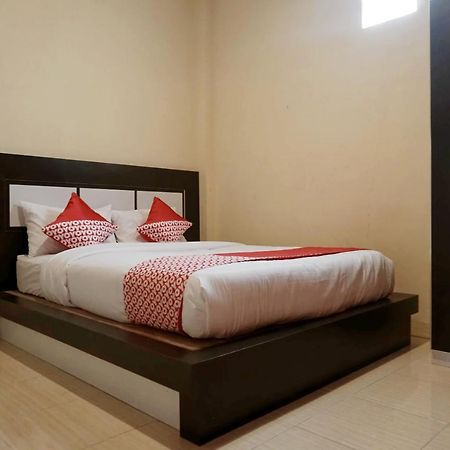 Oyo 1394 Rumaisa Homestay Syariah Пеканбару Экстерьер фото